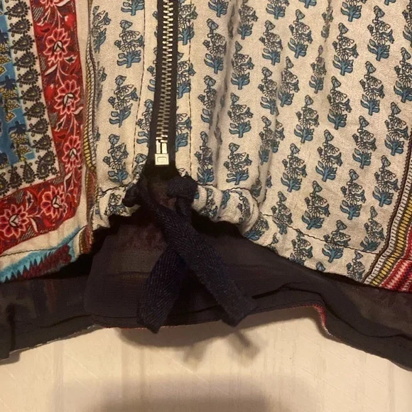 Zara Basic Zipper Front Top - Picture 3 of 8